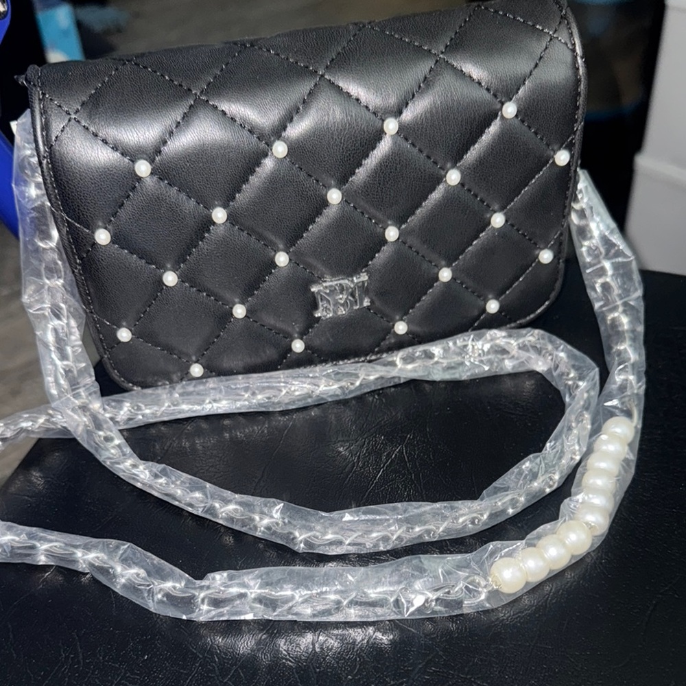 Badgley Mischka Elegant Black Quilted Crossbody with Pearl Accents NWT - Picture 2 of 14